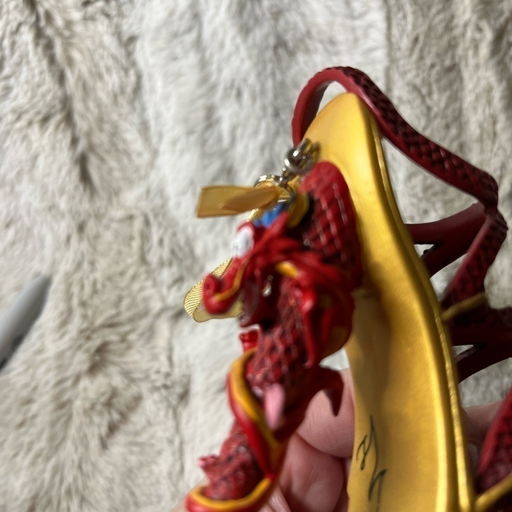 Disney mushu Mulan runway shoe ornament - Picture 5 of 8
